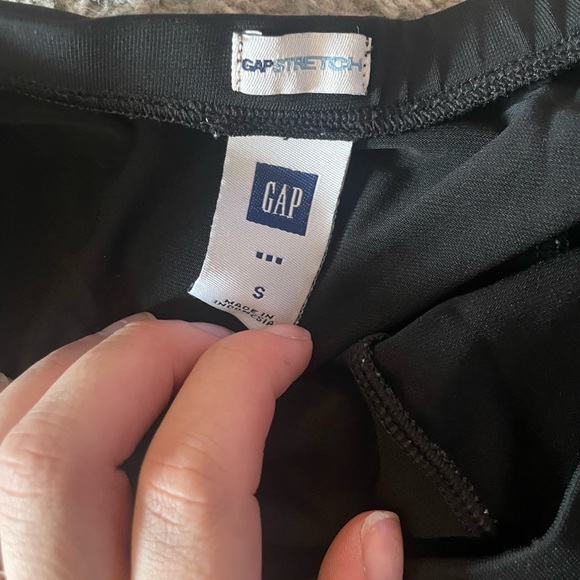 Black Gap Skirt - Picture 2 of 2